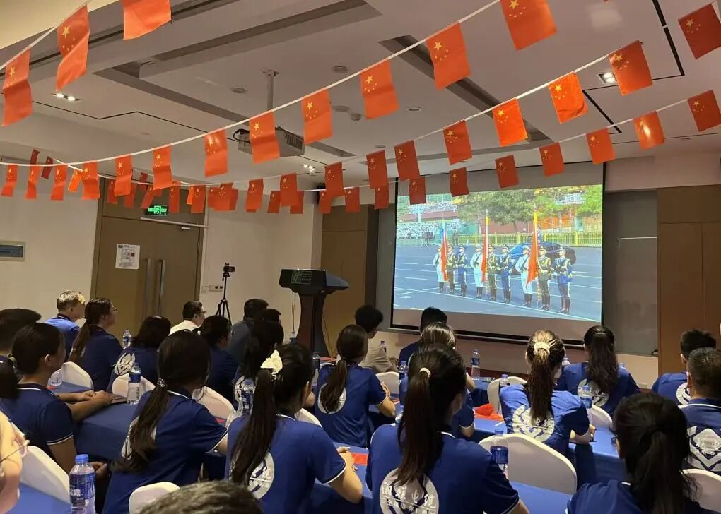 湘聯(lián)電纜集體觀(guān)看九三閱兵，汲取奮進(jìn)力量！